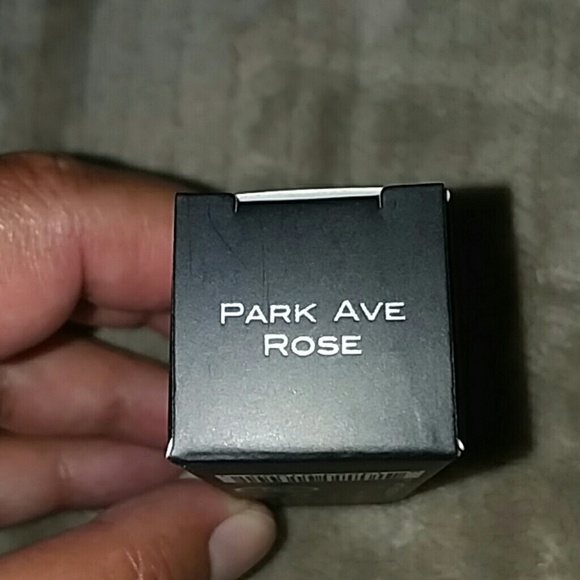 Eve pearl lipstick - Picture 2 of 3